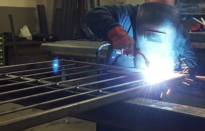 Die Metallprofis bei der Arbeit - Schweißarbeit