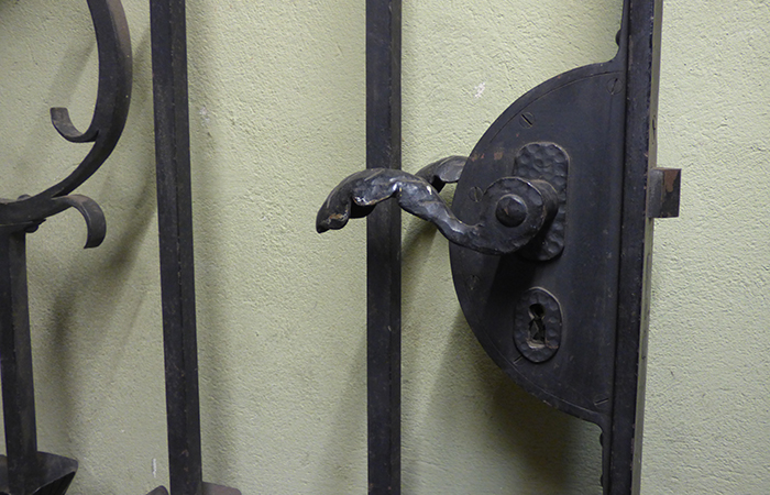 Tuer und Schloß aus Metall